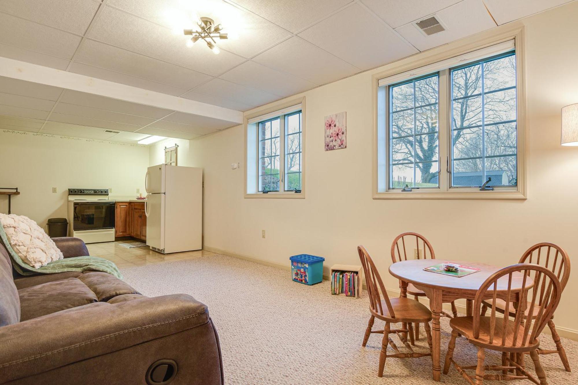 Spacious Getaway With Deck And Grill!