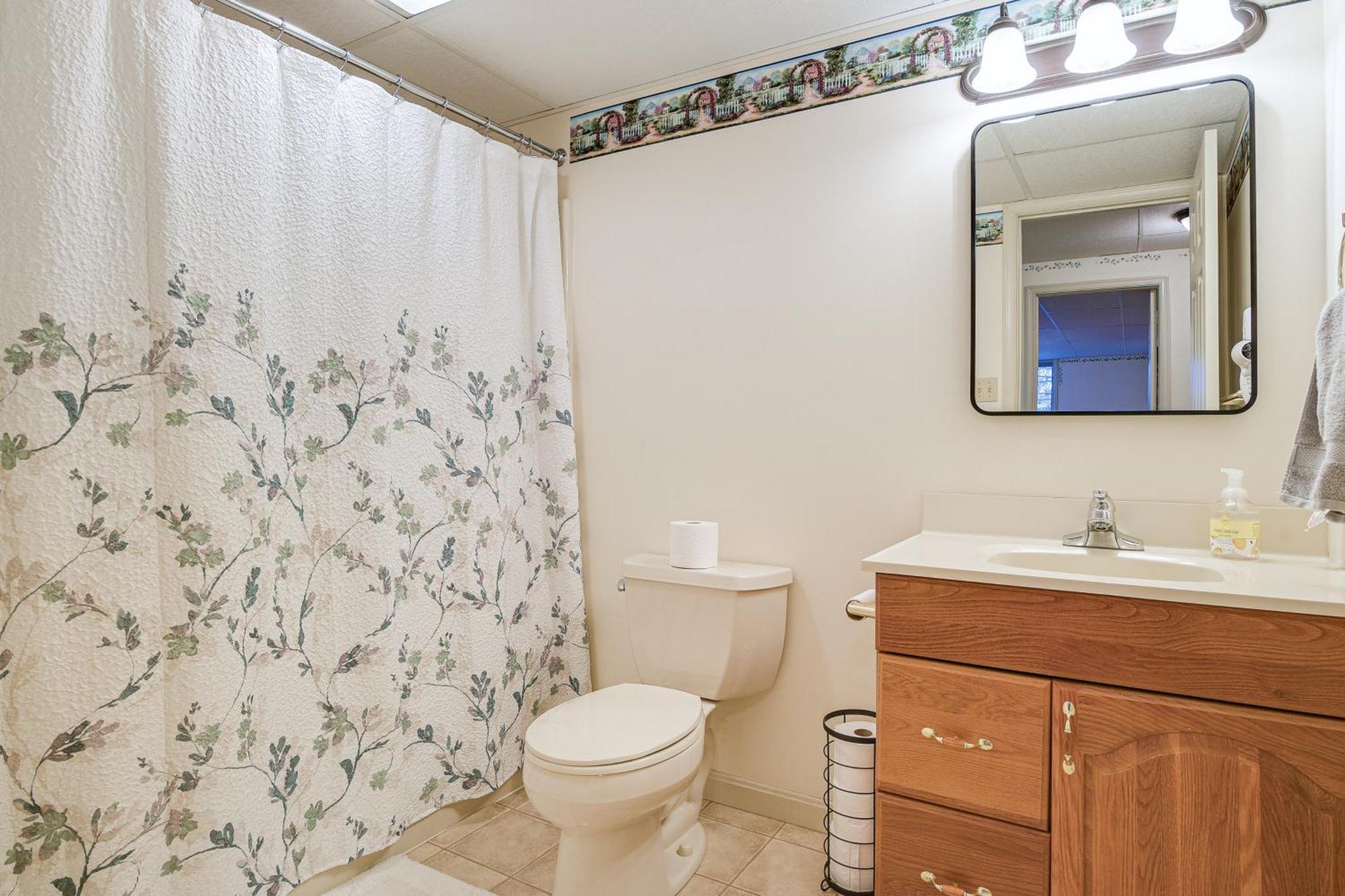 Spacious Getaway With Deck And Grill! Holiday home