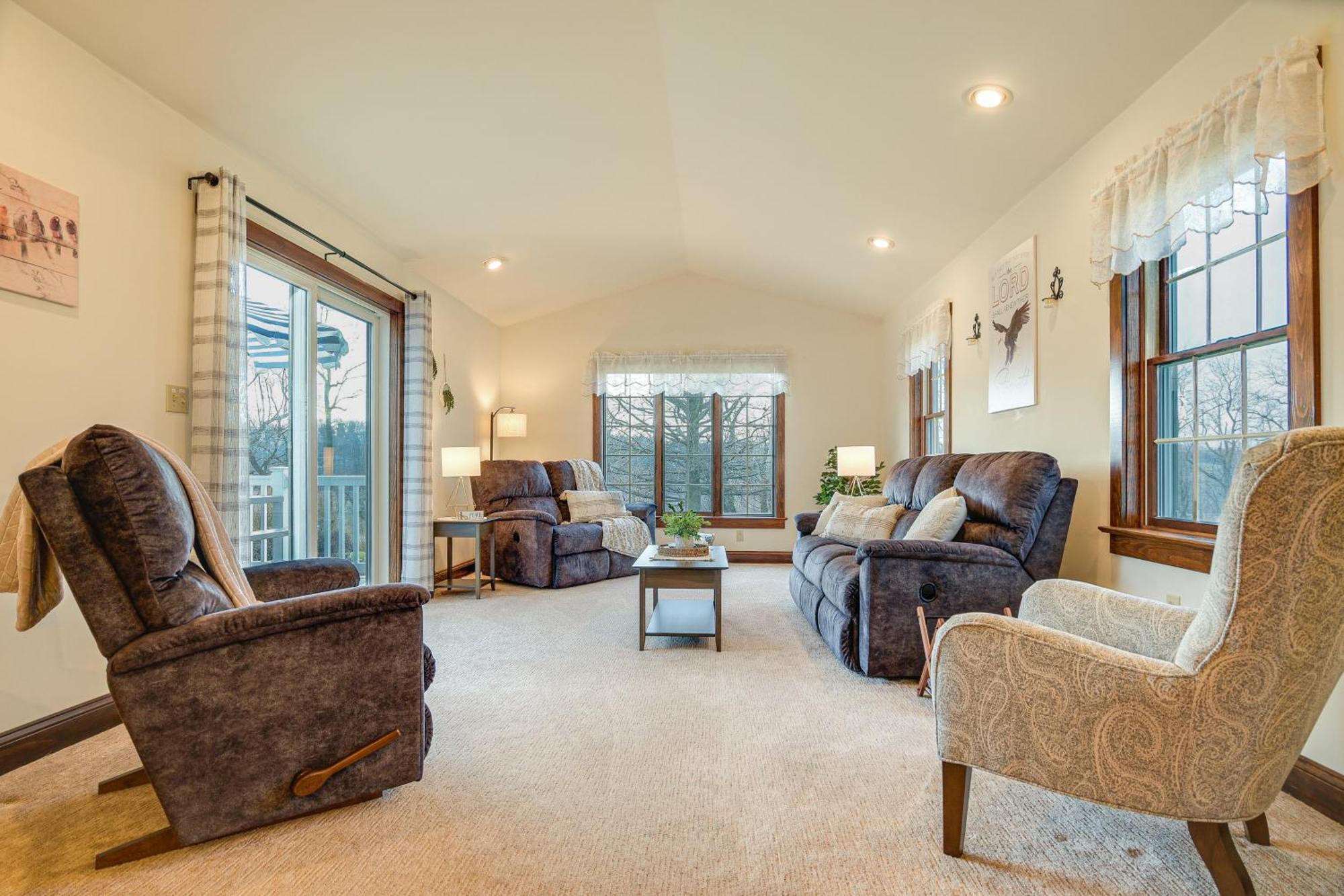 Spacious Getaway With Deck And Grill! Holiday home