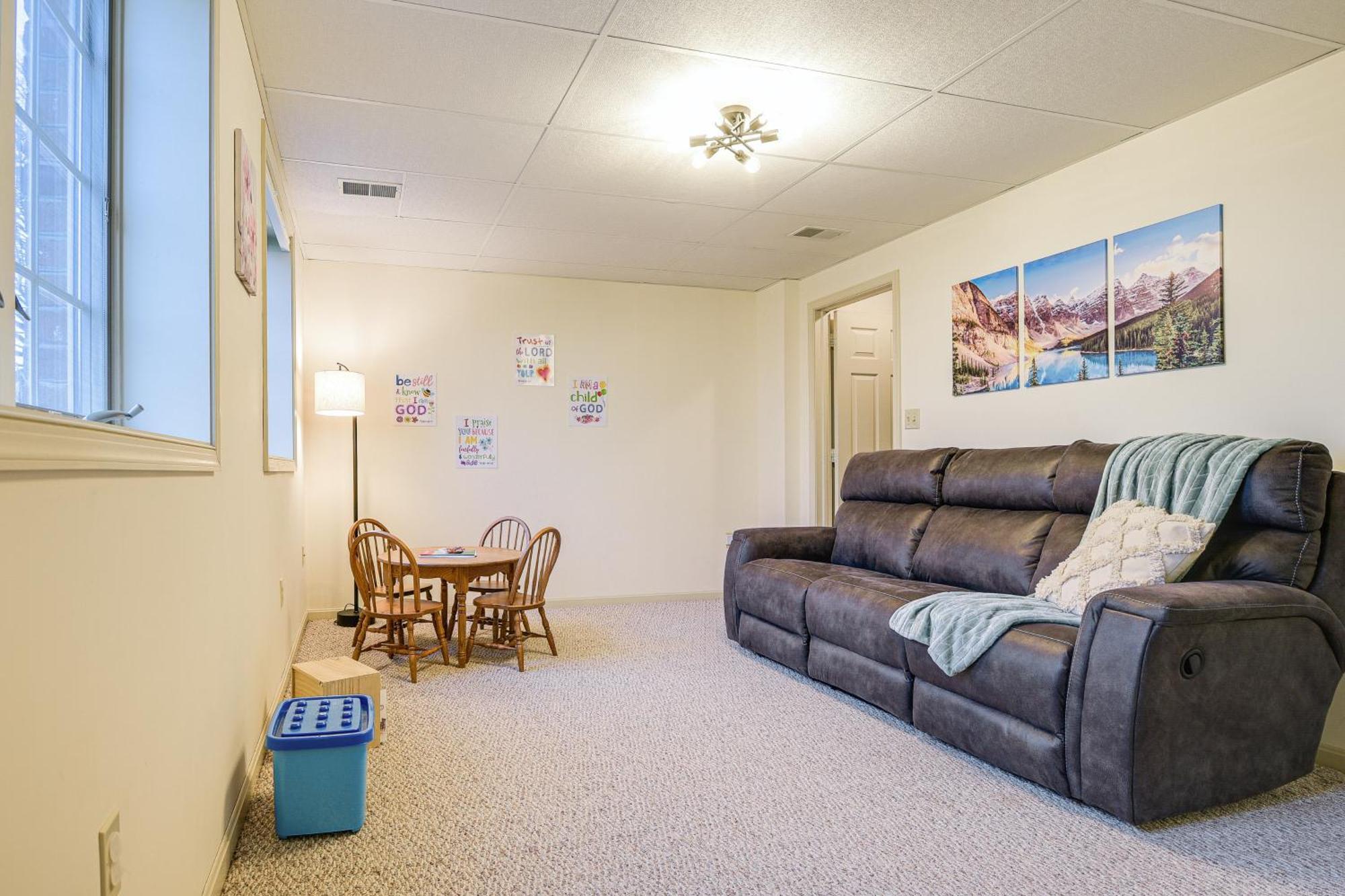 Spacious Getaway With Deck And Grill! Holiday home