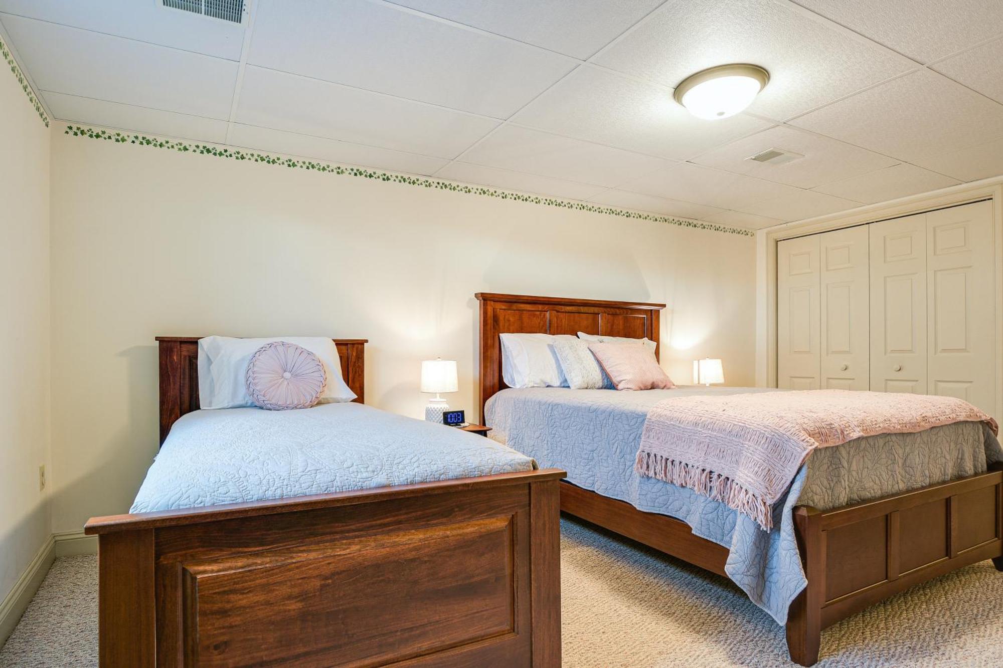 Spacious Getaway With Deck And Grill! Holiday home Ronks