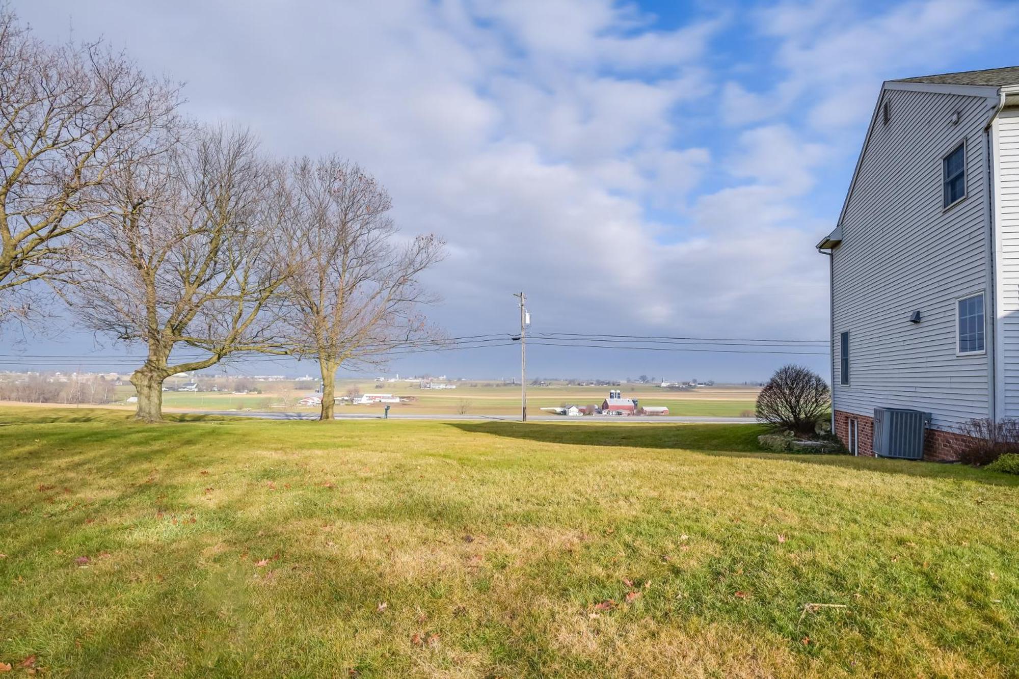 Spacious Getaway With Deck And Grill! Holiday home